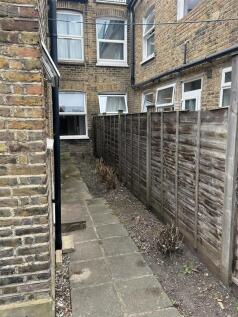 5 Sellincourt Road B.jpg