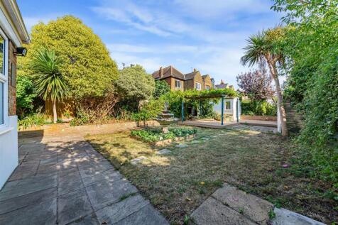 14 Streatham Common South SW16 3BT-5.jpg