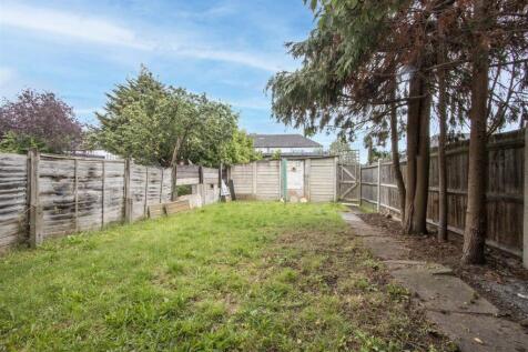 29 Island Road, Mitcham Road garden.jpg