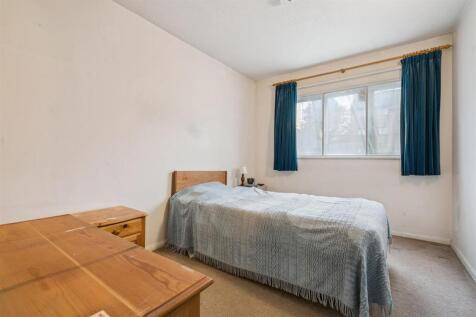 5 St Benedicts Close, London bedroom.jpg