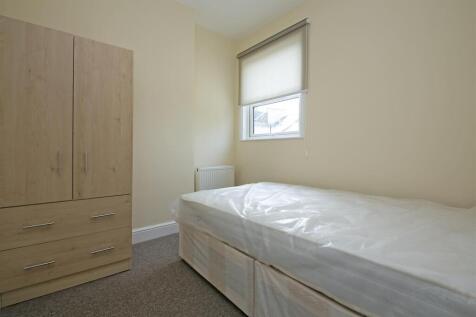 50b Letchworth Street, bedroom 2.jpg
