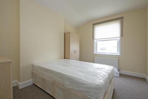 50b Letchworth Street, bedroom 1.jpg