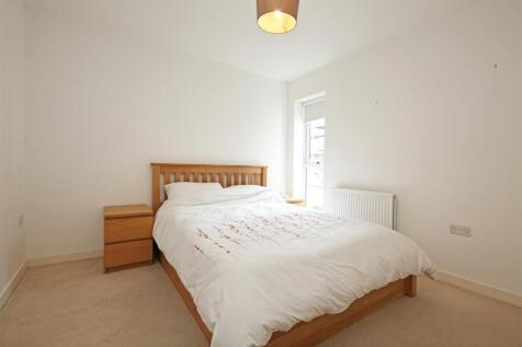 F3 5 Recovery Street SW17 bedroom 1.jpg