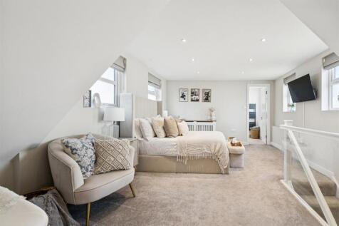 8 Park Avenue Mews CR4 bedroom 1b.jpg