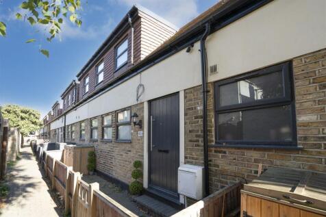 8 Park Avenue Mews CR4 external.jpg