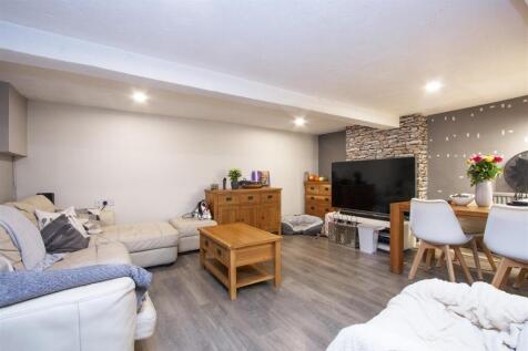 29a Hoyle Road, Tooting reception 2.jpg