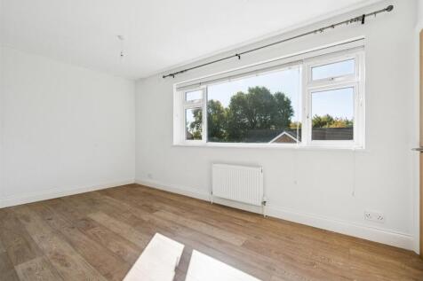 45 Oak Hill bedroom 1.jpg