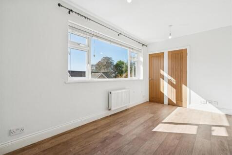 45 Oak Hill bedroom 1b.jpg