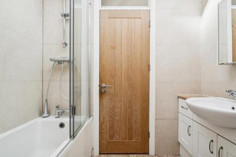 45 Oak Hill Bathroom 1.jpg