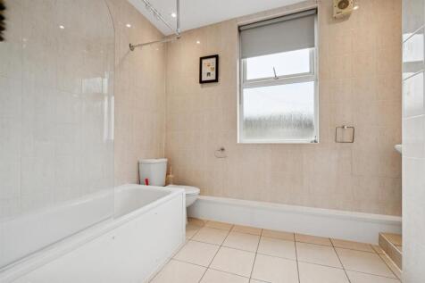 57a Glasford Street SW17 bathroom 1.jpg