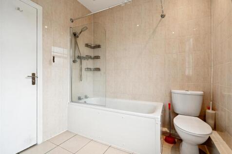 57a Glasford Street SW17 bathroom 2.jpg