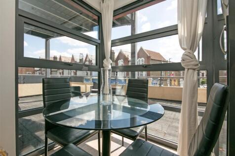 4 Vulcan House SW17 reception 3.jpg