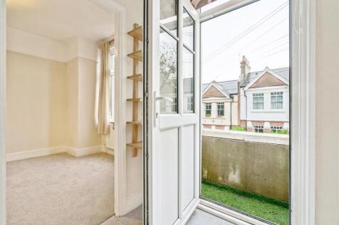 86 Idlecombe Road SW17 balcony 1.jpg