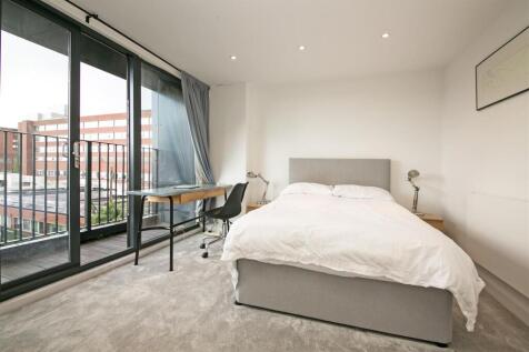 37 Coverton Road SW17 bedroom 1.jpg