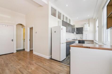 Flat A 118 Mitcham Road kitchen 1.jpg