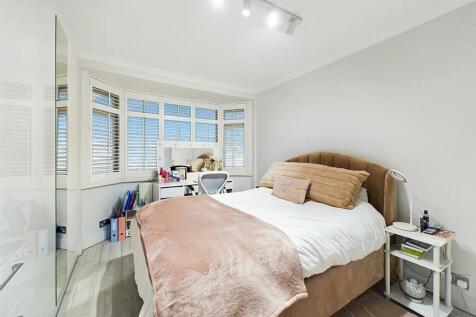 Bed2a.jpg