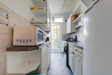 11. Kitchen.jpg