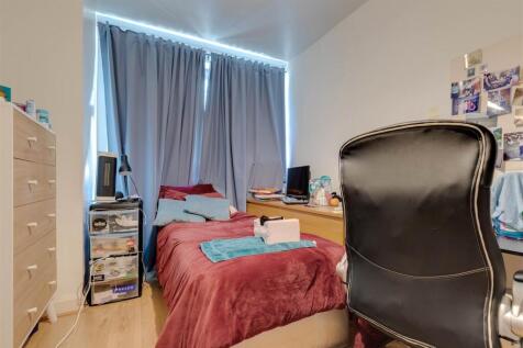 4. Bed 1 Ang 1.jpg