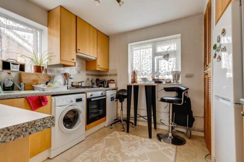6. Kitchen.jpg