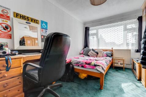 8. Bed 1 Ang 1.jpg
