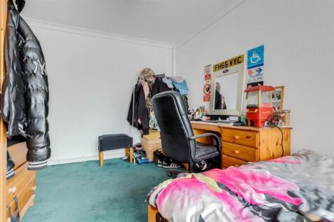 9. Bed 1 Ang 2.jpg