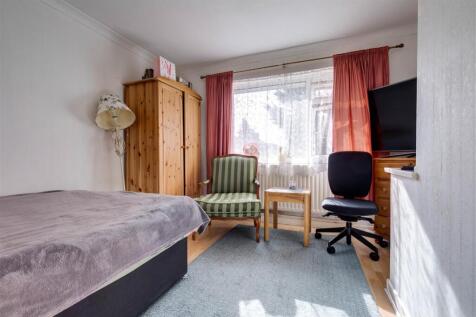 10. Bed 2 Ang 1.jpg