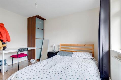 3. Bed 1 Ang 2.jpg