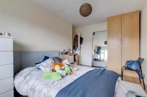 9. Bed 3 Ang 2.jpg