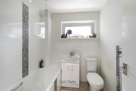 7 Stanley Close, TN12 0TA 012.jpg