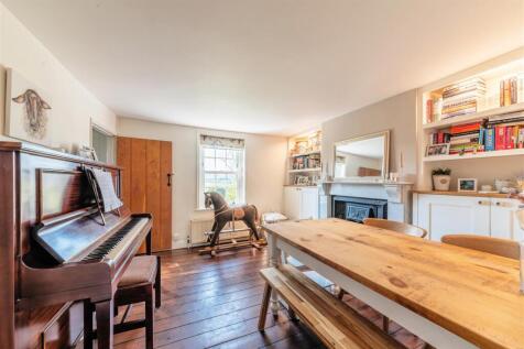 Bumblebee Cottage-22.jpg
