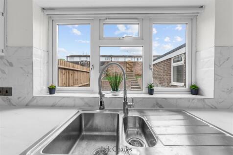 3 Thames Road _-15.jpg