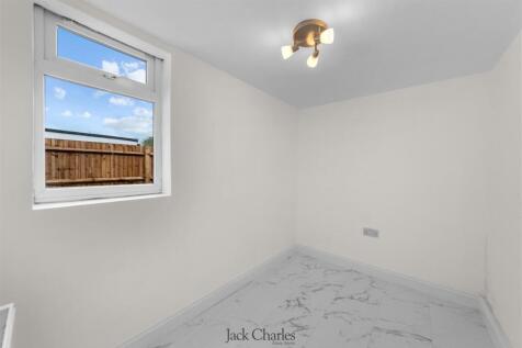 3 Thames Road _-17.jpg