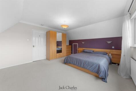 239 Hadlow Road _-19.jpg