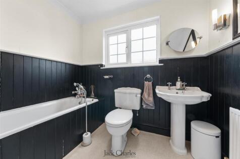 239 Hadlow Road _-25.jpg