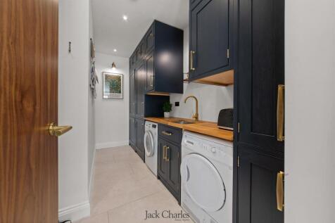 8 Stair Road 64.jpg