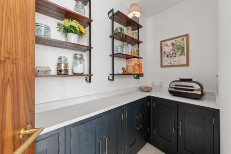 8 Stair Road 63.jpg