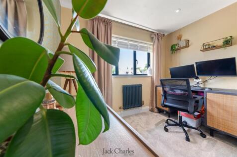 8 Stair Road 23.jpg