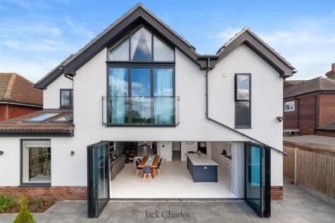 8 Stair Road 17.jpg