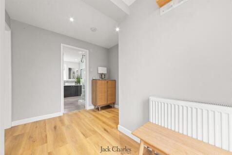 28 Barchester Way-14.jpg