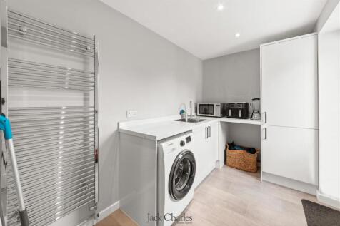 28 Barchester Way-23.jpg