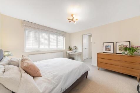 28 Barchester Way-3.jpg