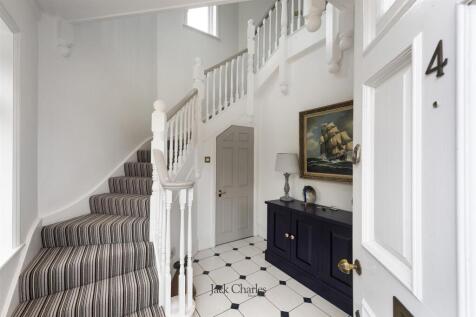 4 Springwood Hall, TN11 9LZ 006.jpg