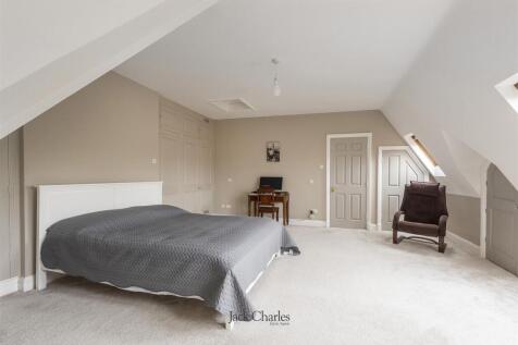 4 Springwood Hall, TN11 9LZ 016.jpg
