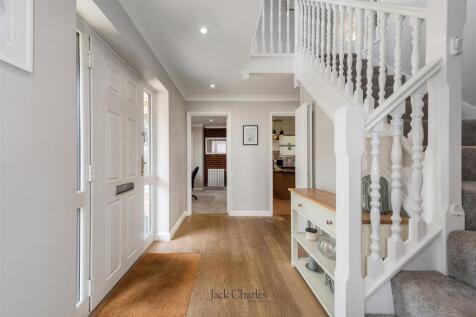 2 Chelsfield Close, TN11 0DW 003.jpg