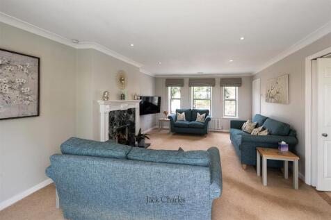2 Chelsfield Close, TN11 0DW 007.jpg