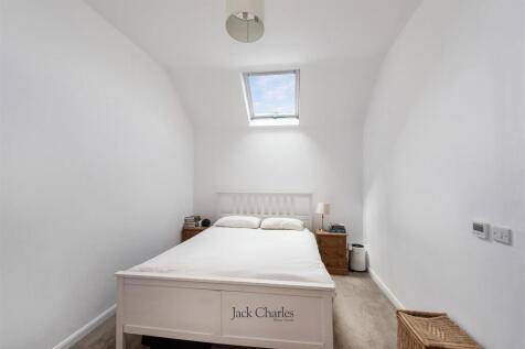 61 Shipbourne Rd, TN10 3DX 009.jpg