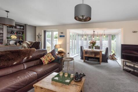 136 Pembury Rd, TN9 2JJ 017.jpg