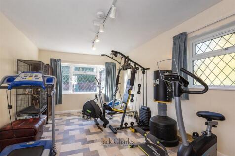 1 Rutherford Way, TN10 4RH 004.jpg