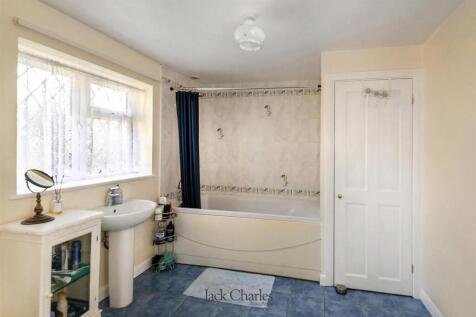 1 Rutherford Way, TN10 4RH 014.jpg