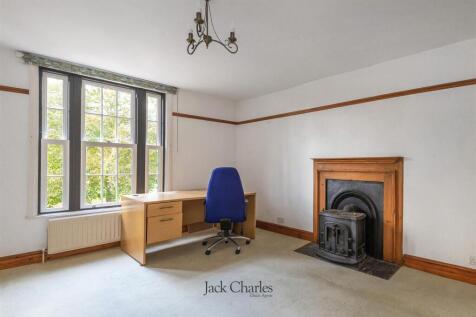 The Artichoke, Park Rd, TN11 9SR 018.jpg